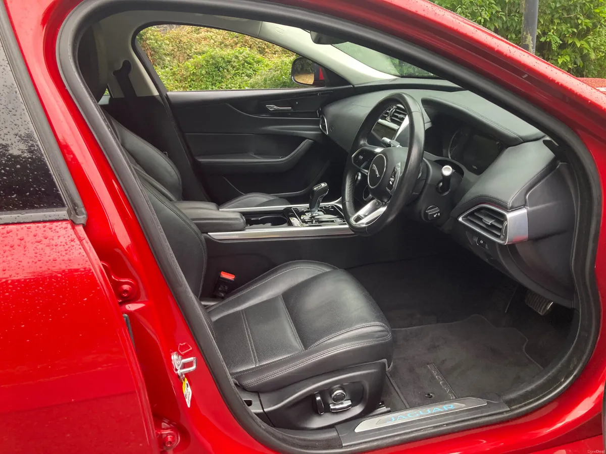 2020  Jaguar XE 2.0 Diesel Checkered Flag Auto - Image 4