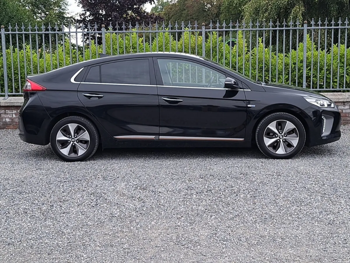 Hyundai IONIQ Electric Premium 38 k/wh battery. - Image 4