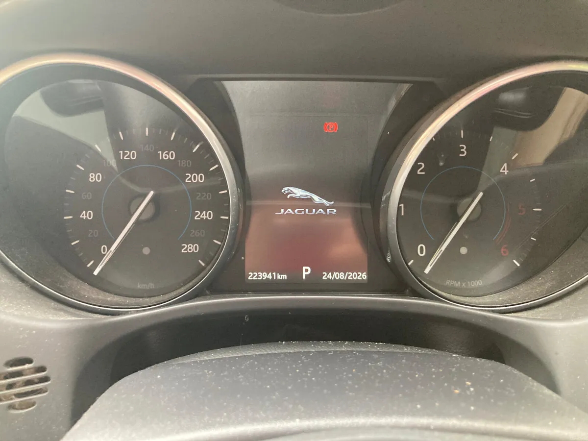 2016 Jaguar XE 2.0 Diesel Prestige 180 BHP Auto - Image 5