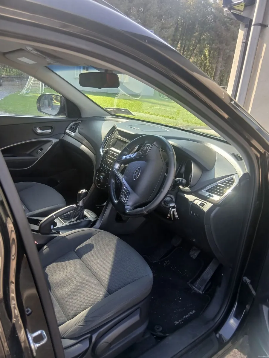 Hyundai Santa Fe 2014 7 seats - Image 4