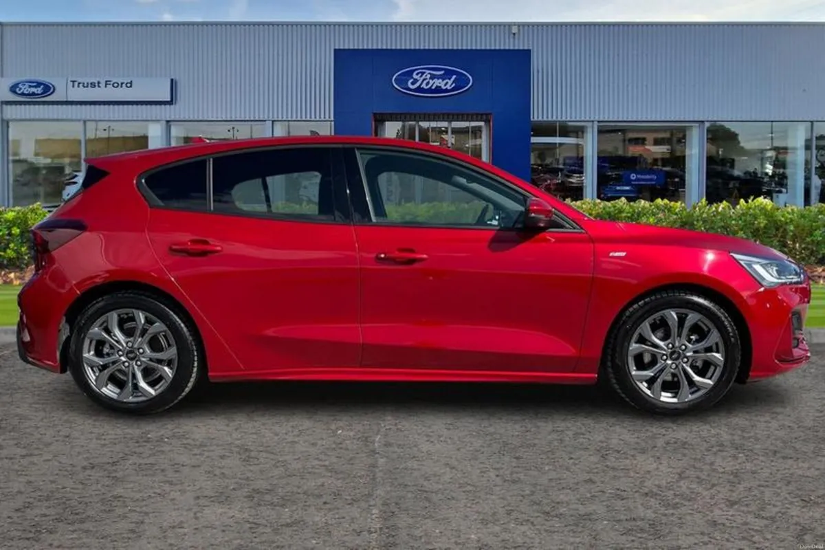 Ford Focus 1.0T EcoBoost MHEV ST-Line Hatchback 5d - Image 3