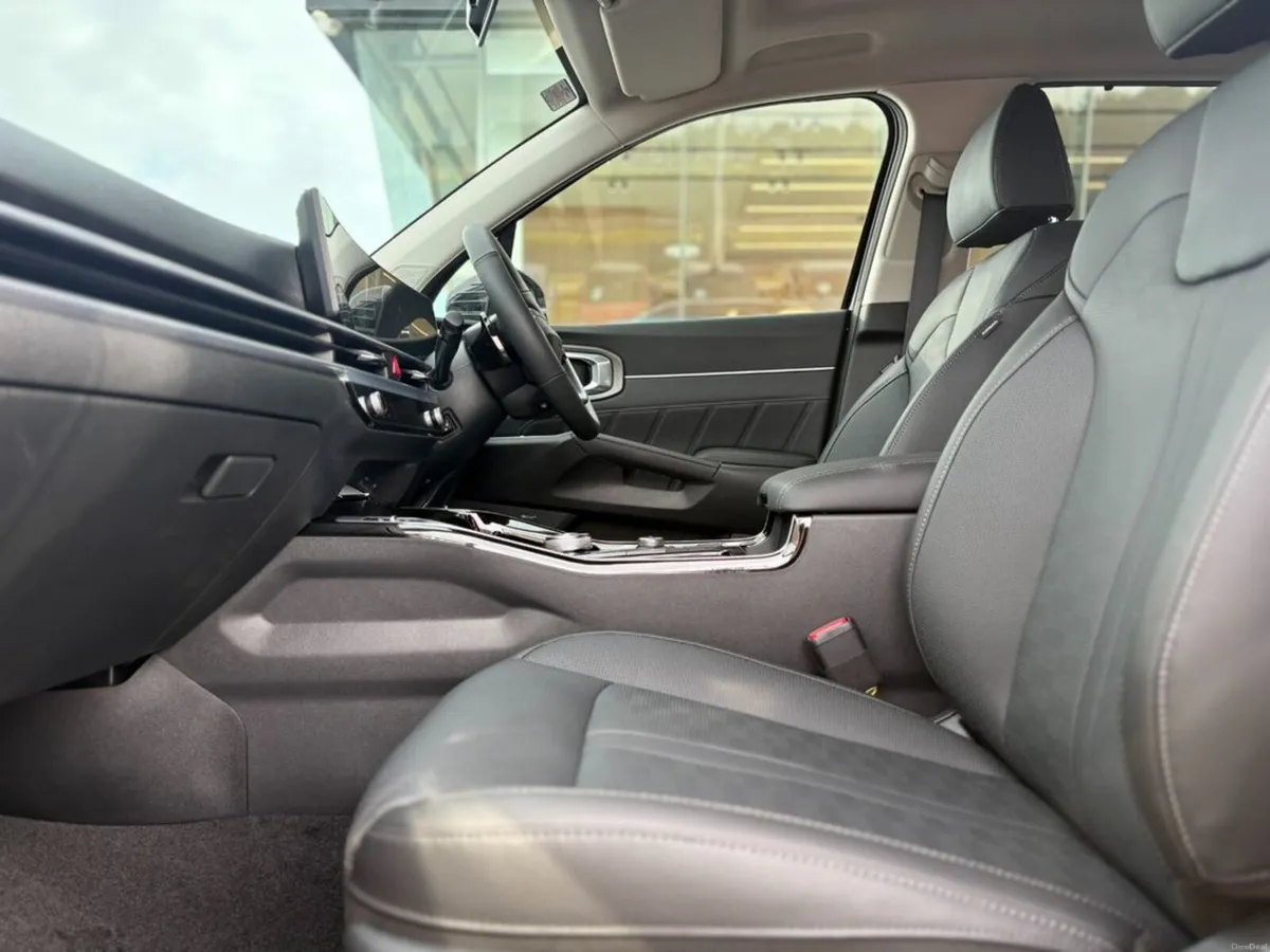 Kia Sorento 1.6 Plug In Hybrid ( 7 Seats ) - Image 2