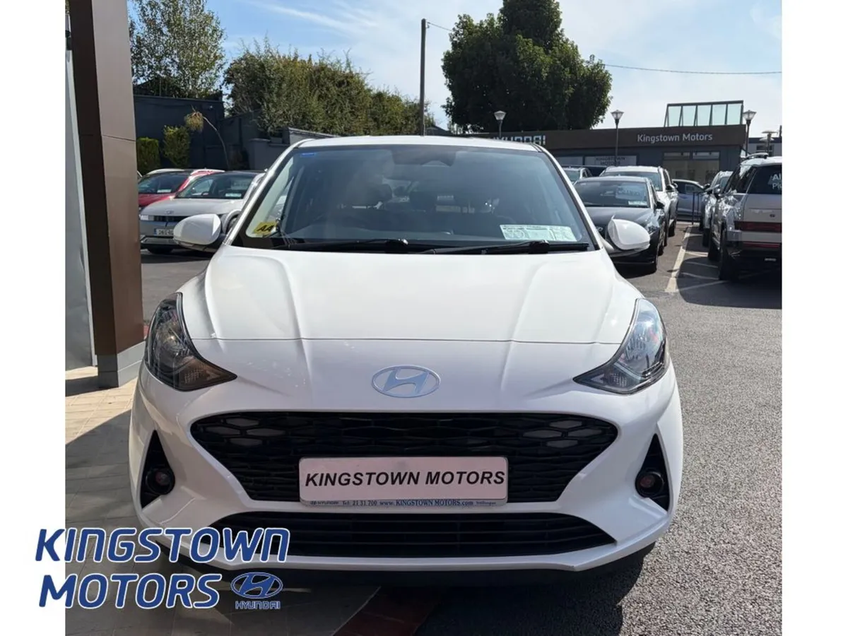 Hyundai i10 Deluxe Plus 5DR - Image 2