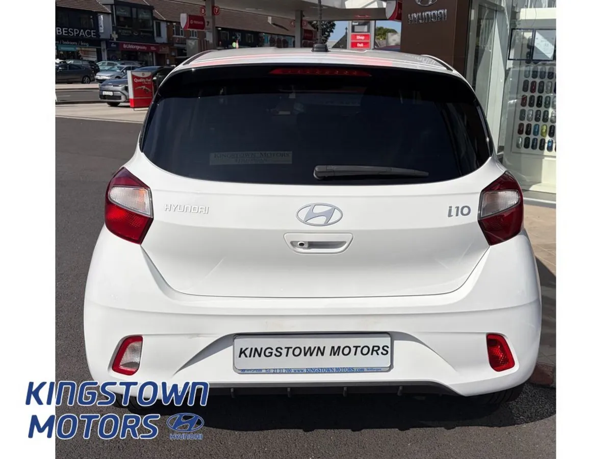 Hyundai i10 Deluxe Plus 5DR - Image 4