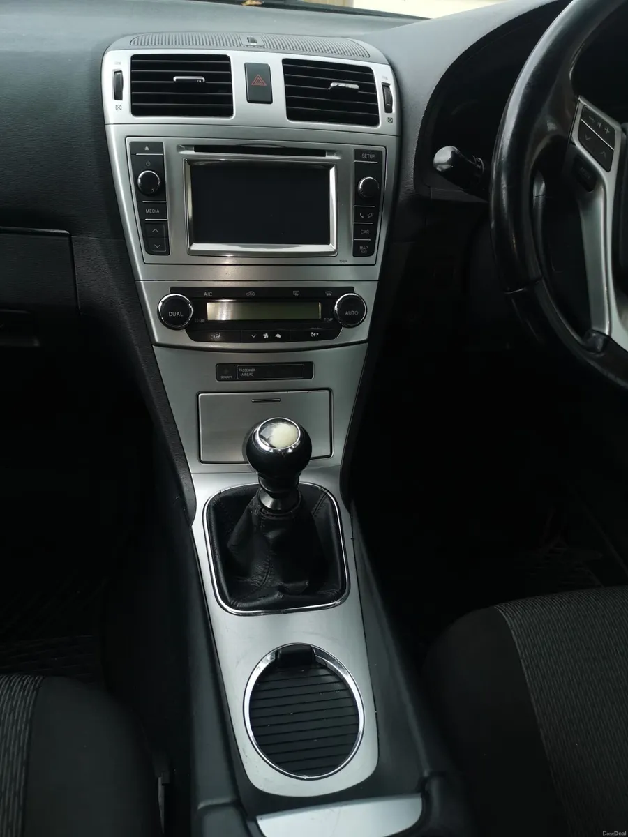 Toyota Avensis 2013 - Image 1