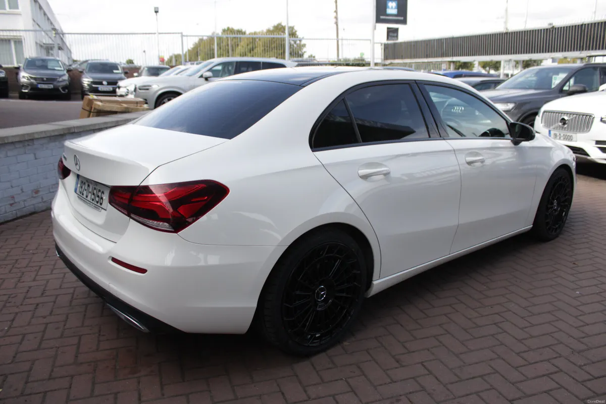 SPORTLINE EDITION A180D AUTO SALOON //  2 OWNERS W - Image 4