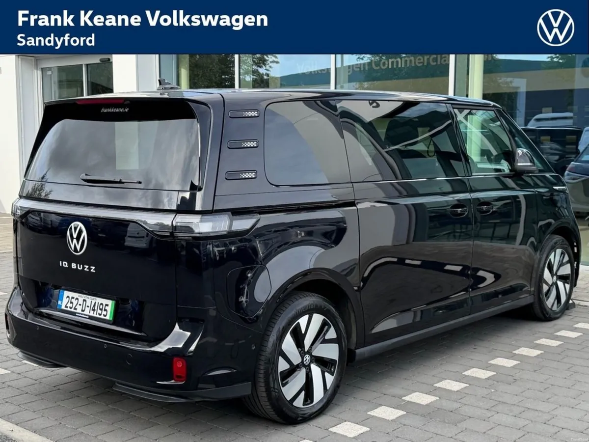 Volkswagen ID.Buzz LIFE 86KWH 280BHP LWB *0% FINAN - Image 6