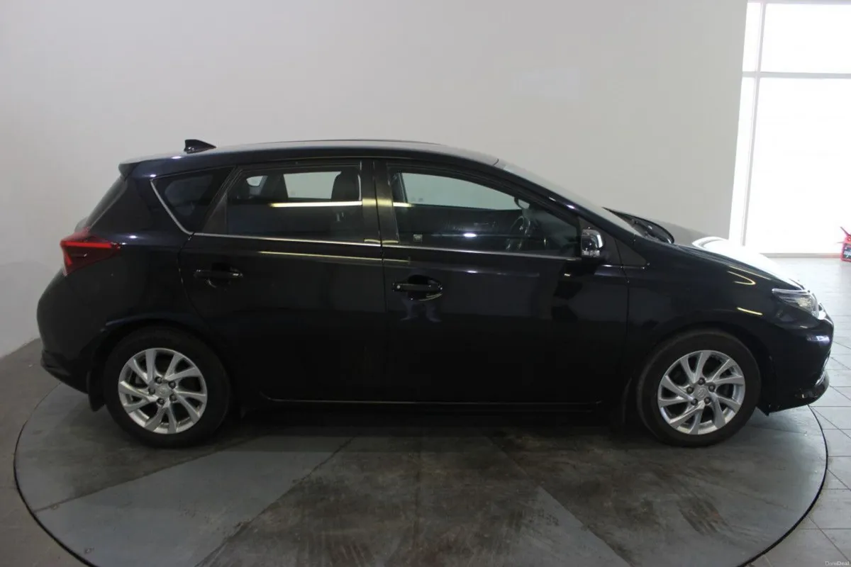 Toyota Auris 1.2 D4-T 5Dr Luna - TENDER 8 - Image 2