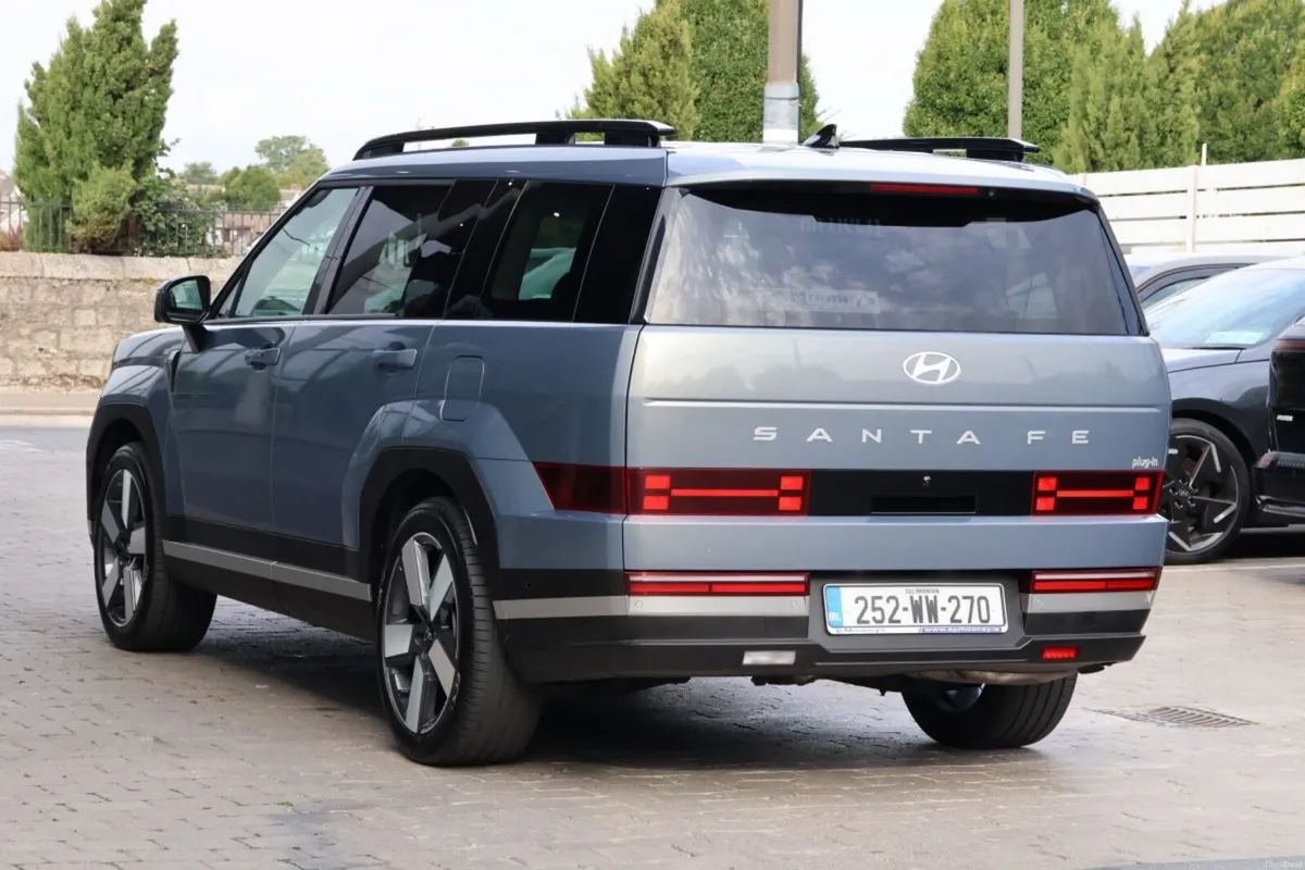 Hyundai Santa Fe 1.6 PHEV 4WD Premium - Image 3