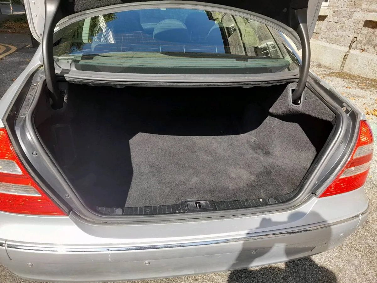 Mercedes e200 - Image 5