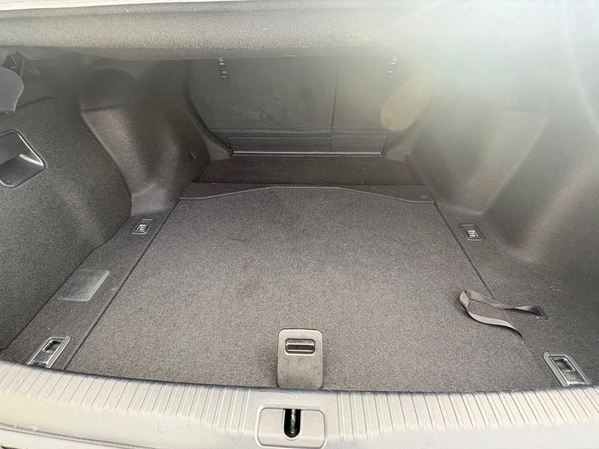 LEXUS IS - Image 4
