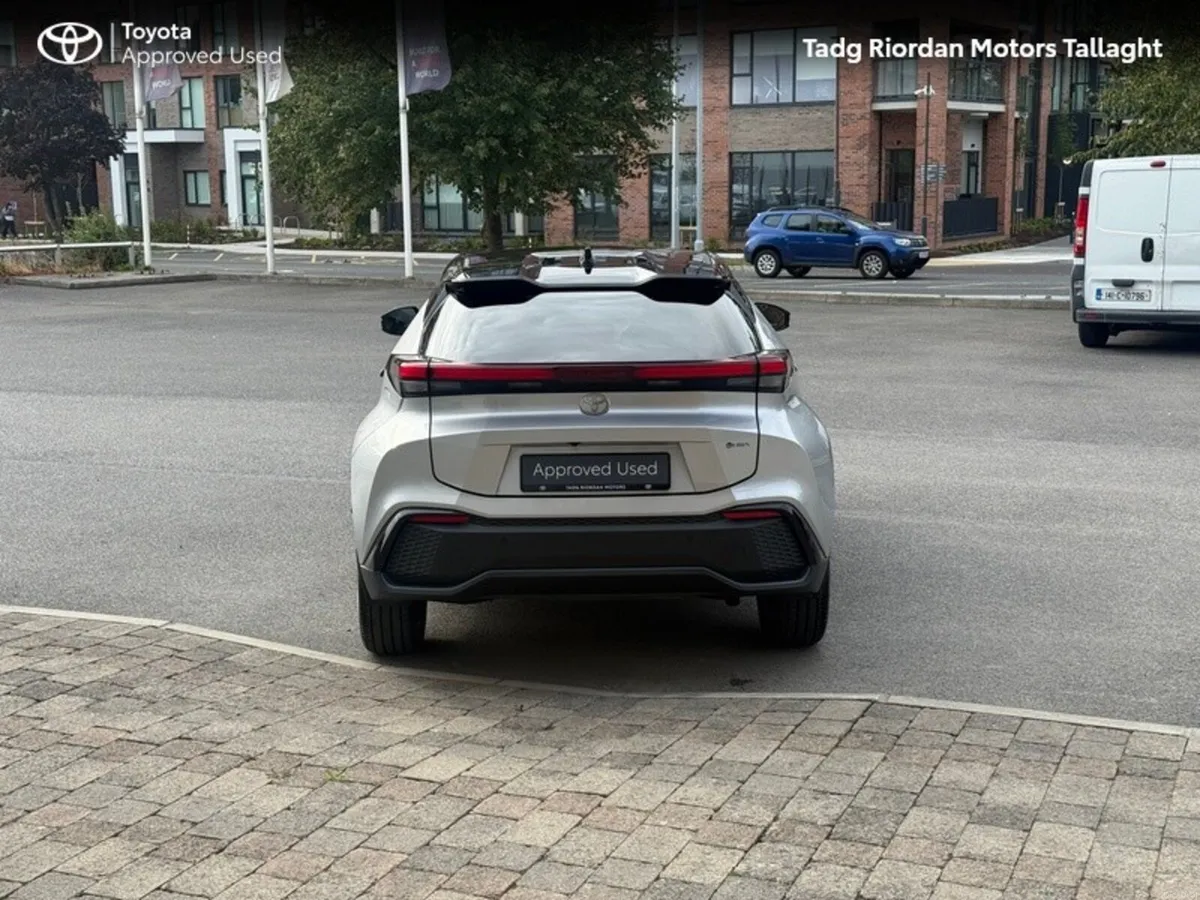 Toyota C-HR Hybrid Sol - Image 4
