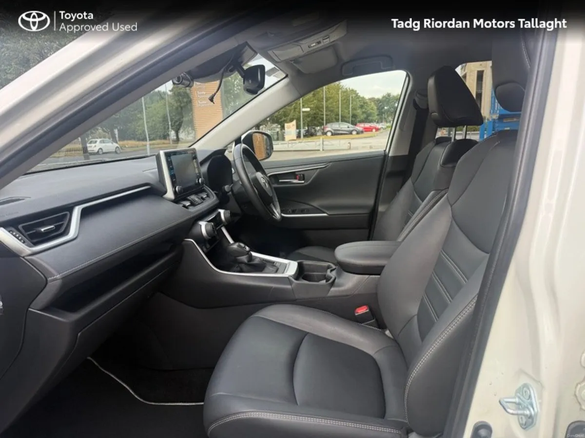 Toyota RAV4 RAV4 HYBRID SOL 4DR AUTO - Image 6