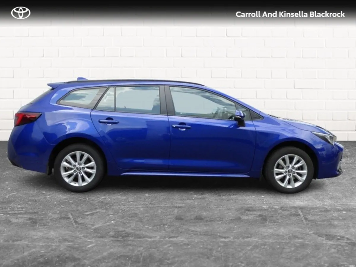 Toyota Corolla Hybrid Luna Touring Sports - Image 3