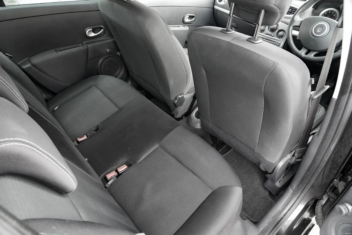 2012 Renault Clio 11. Petrol Manual - Image 4