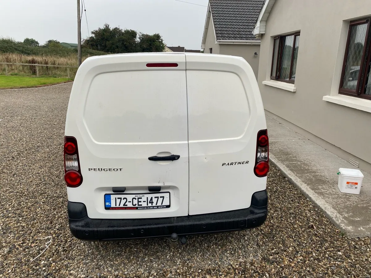Van - Image 5