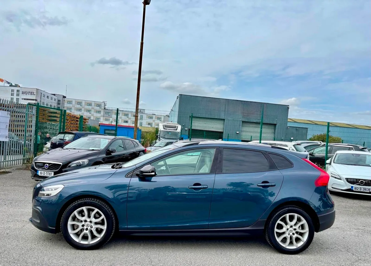 VOLVO V40 2017 2.0, DIESEL D4 CROSS COUNTRY - Image 5