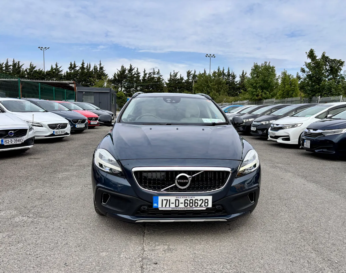 VOLVO V40 2017 2.0, DIESEL D4 CROSS COUNTRY - Image 2