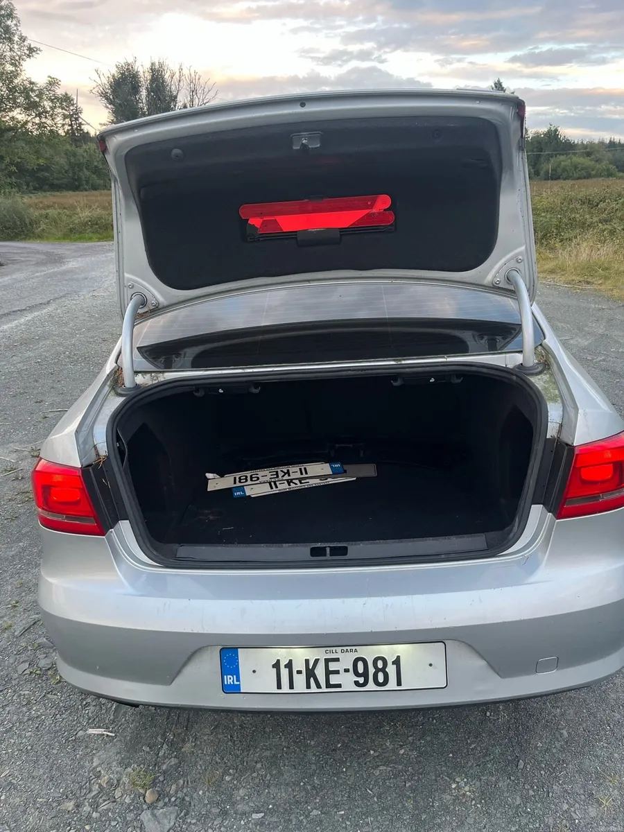 Volkswagen Passat - Image 6