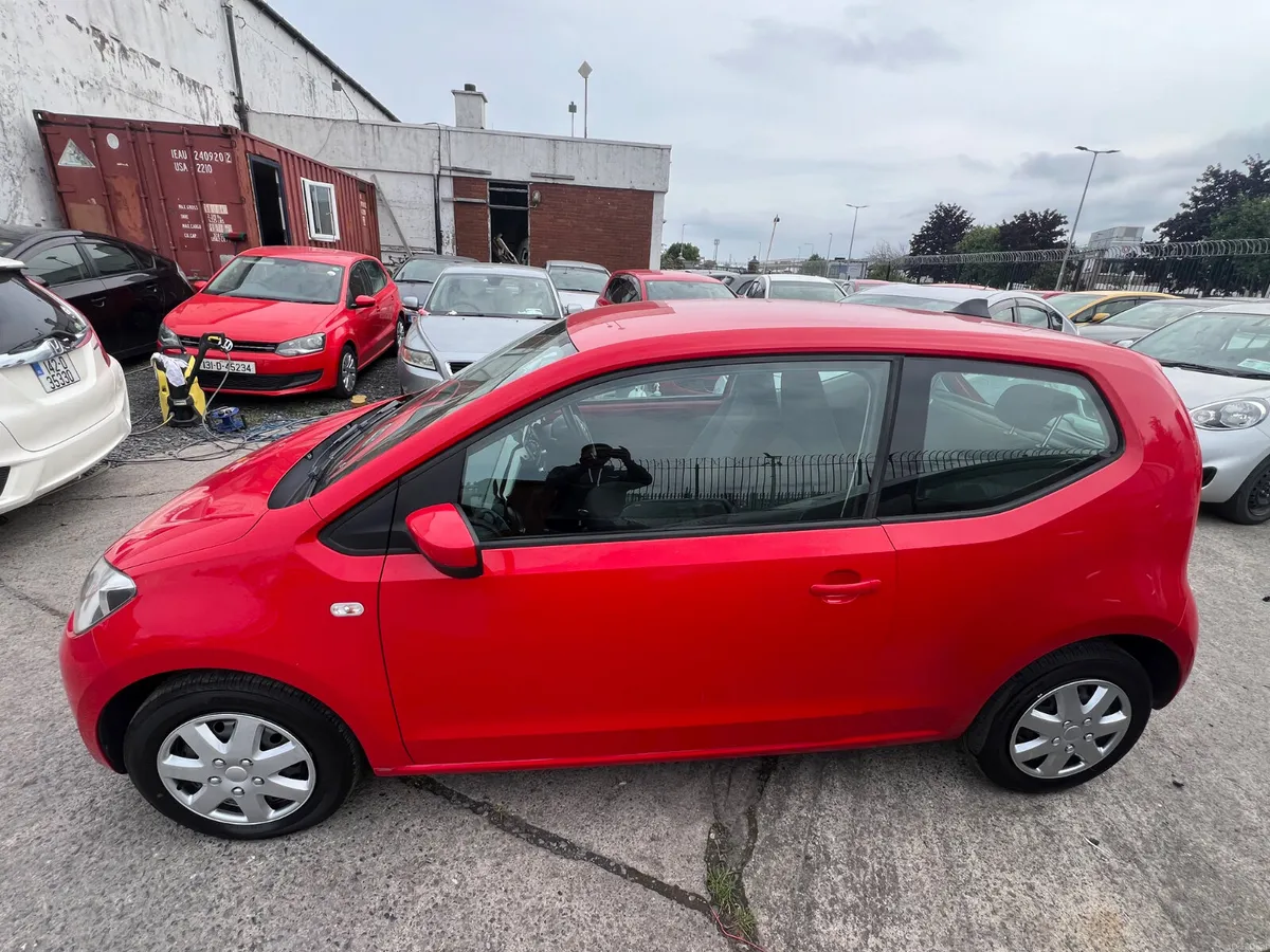 Volkswagen up! 2015 Automatic/ only 43983 km - Image 4