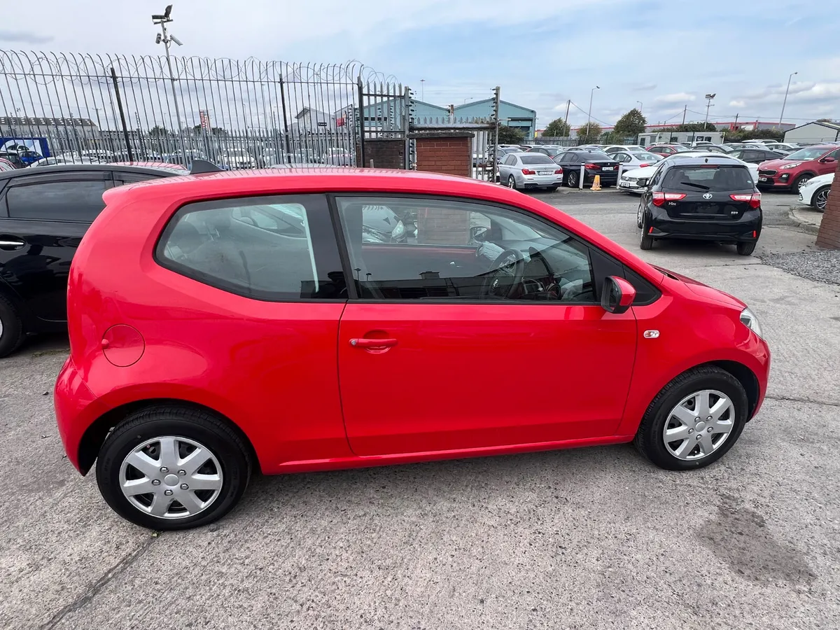 Volkswagen up! 2015 Automatic/ only 43983 km - Image 5
