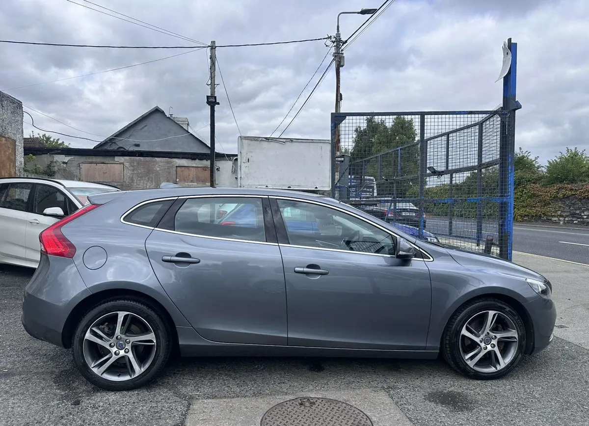 2016 Volvo V40, NCT + TAX + FSH - Image 6