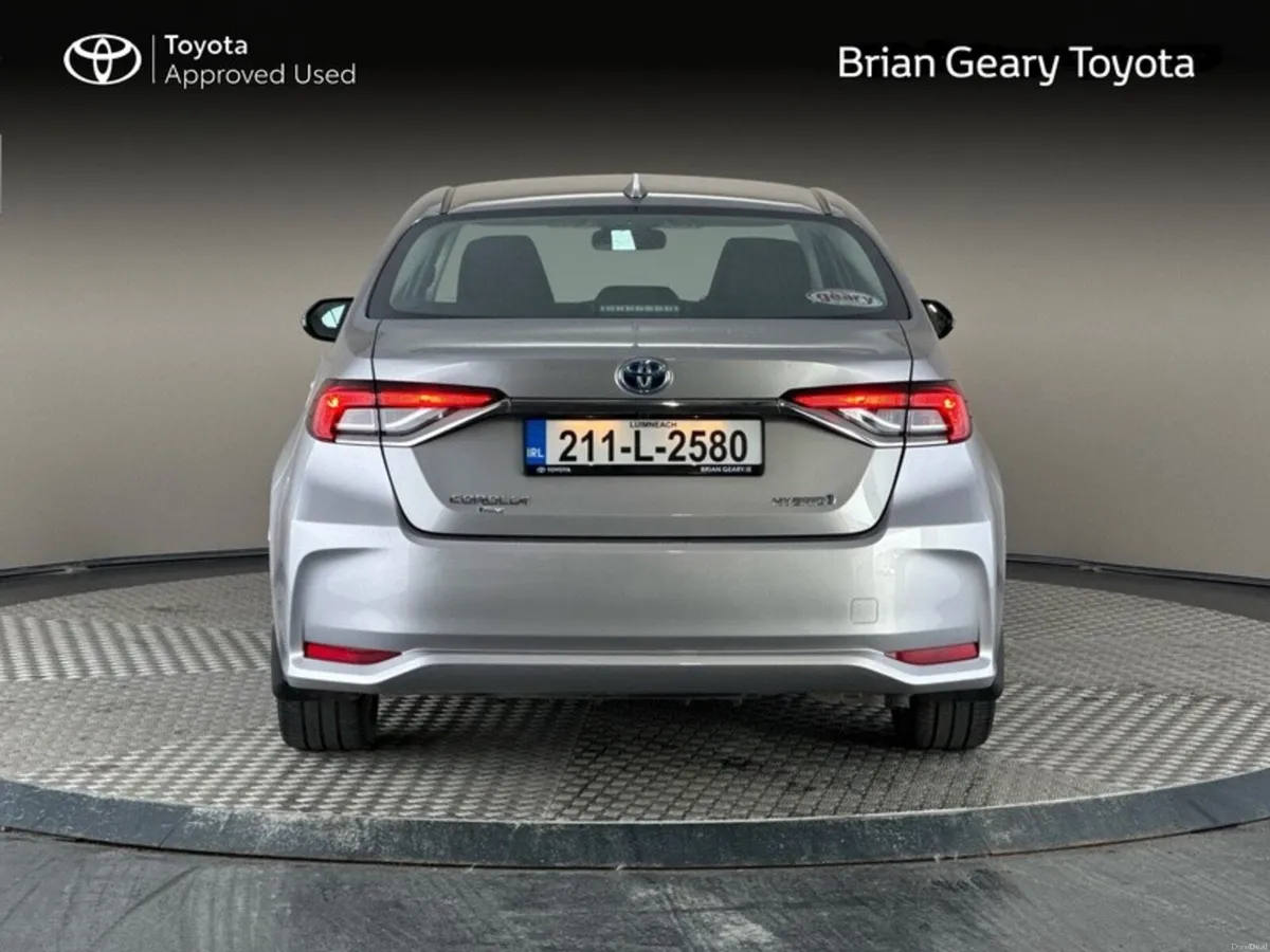 Toyota Corolla LUNA SALOON Hybrid - Image 4