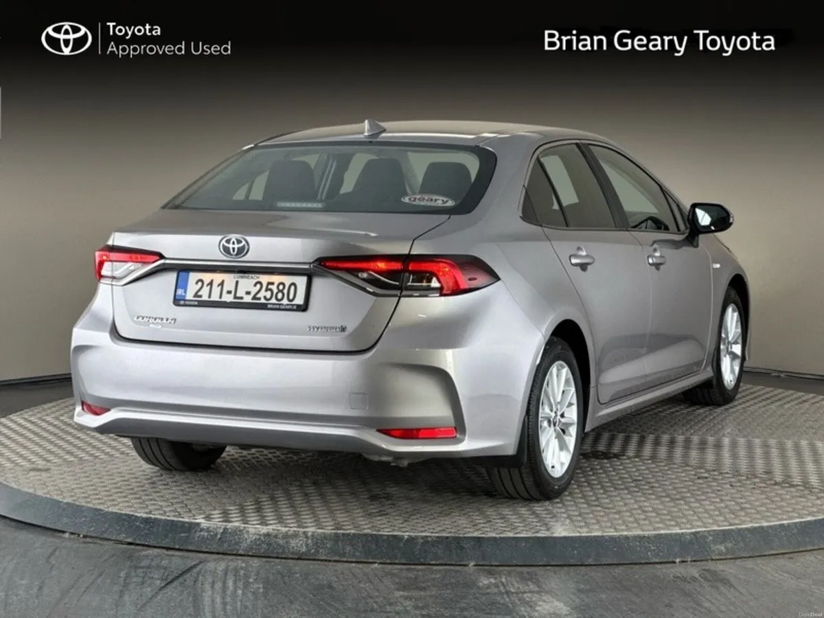 Toyota Corolla LUNA SALOON Hybrid - Image 2