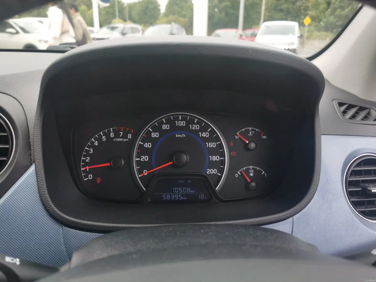Hyundai i10 1.0 PETROL PREMIUM 5DR - Image 6