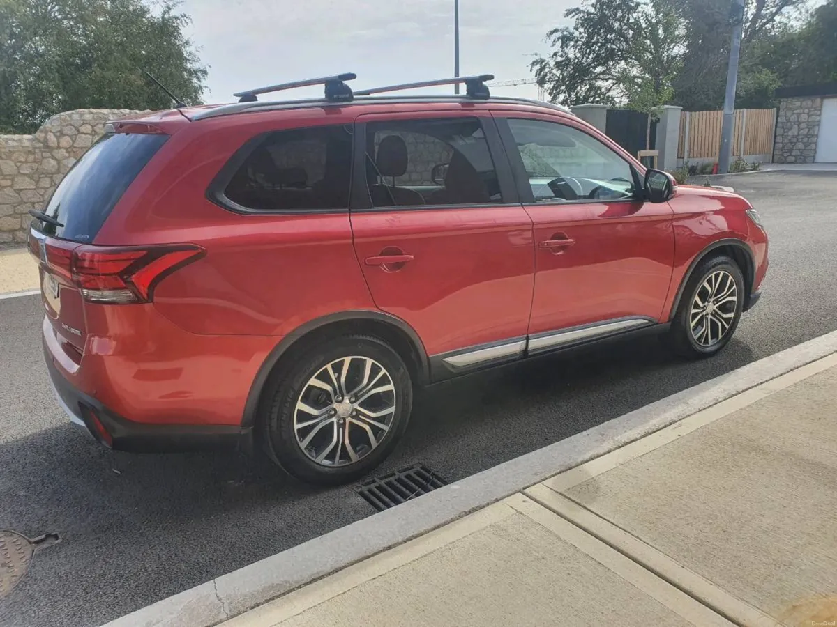 2015 Mitsubishi Outlander 7 seat NCT 01/27 - Image 3