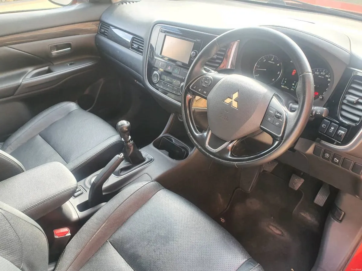 2015 Mitsubishi Outlander 7 seat NCT 01/27 - Image 5