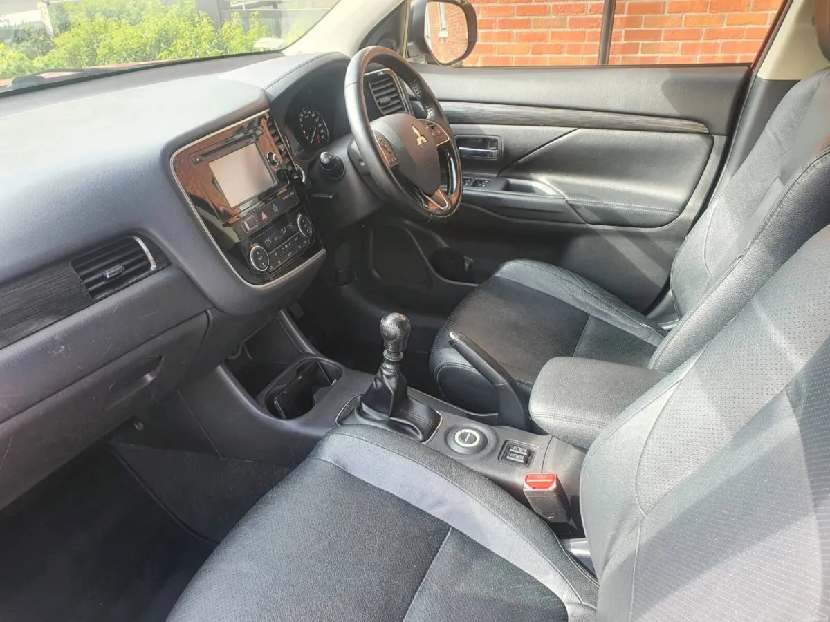 2015 Mitsubishi Outlander 7 seat NCT 01/27 - Image 6