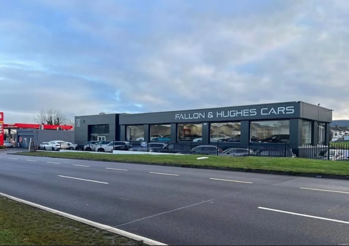 2015 BMW 1 SERIES 118I SE AUTO DIESEL 5DR - Image 1