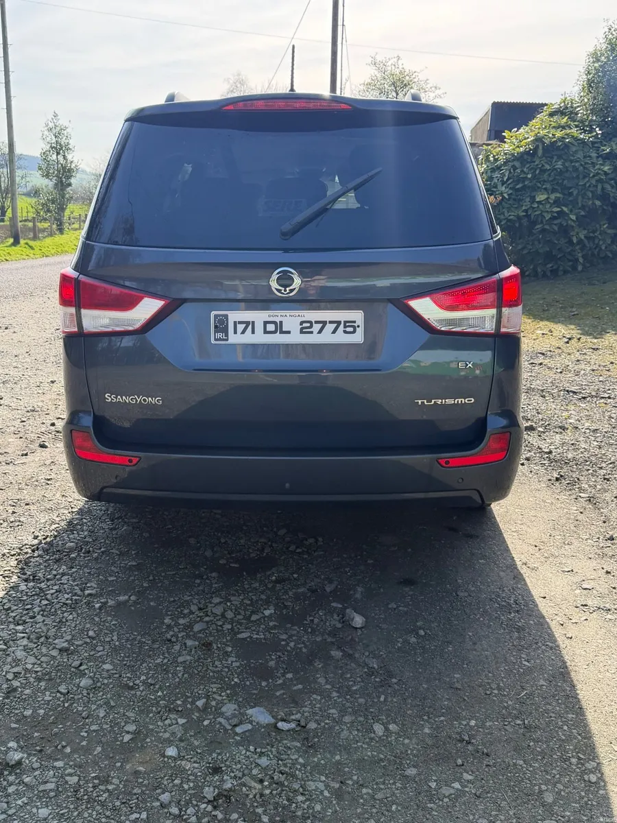 SsangYong Rodius 2017 - Image 1