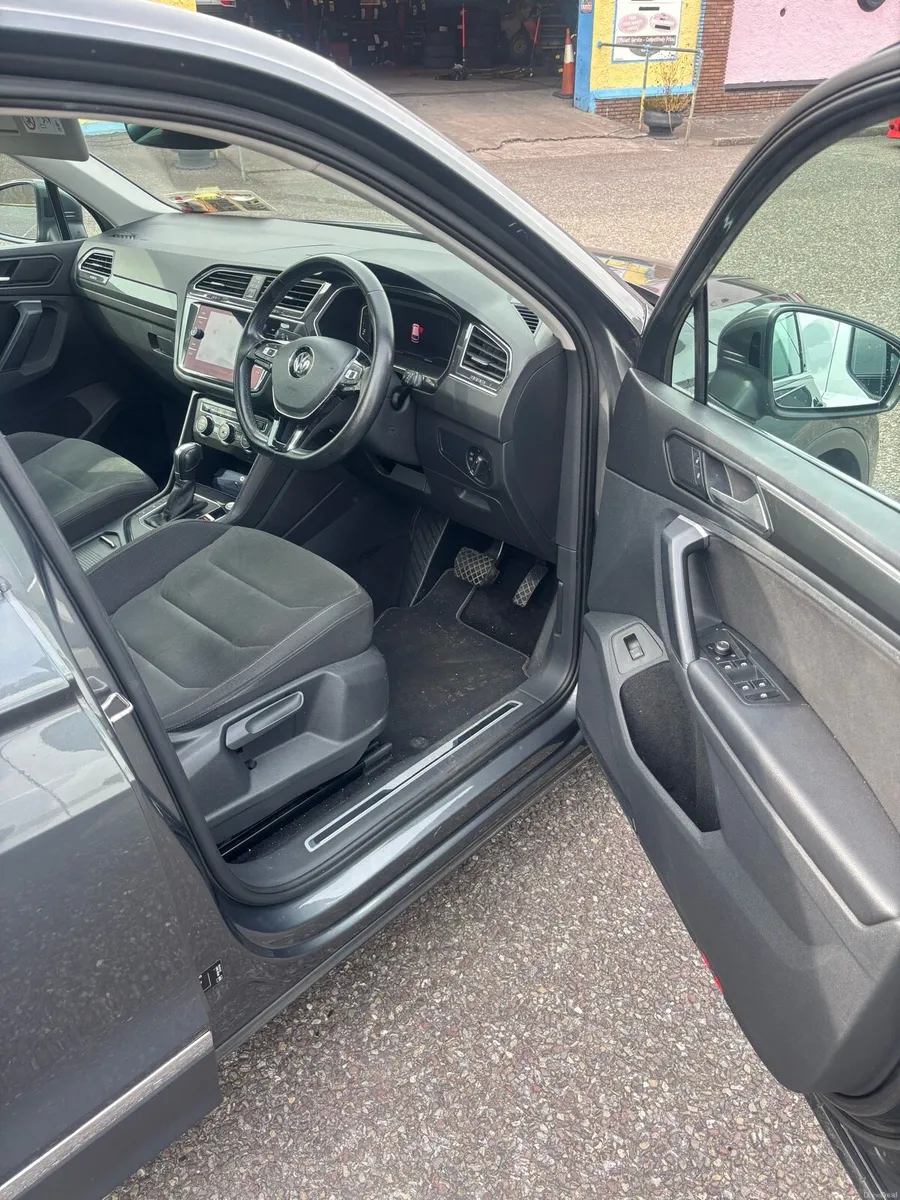 2019 Volkswagen Tiguan - Image 5