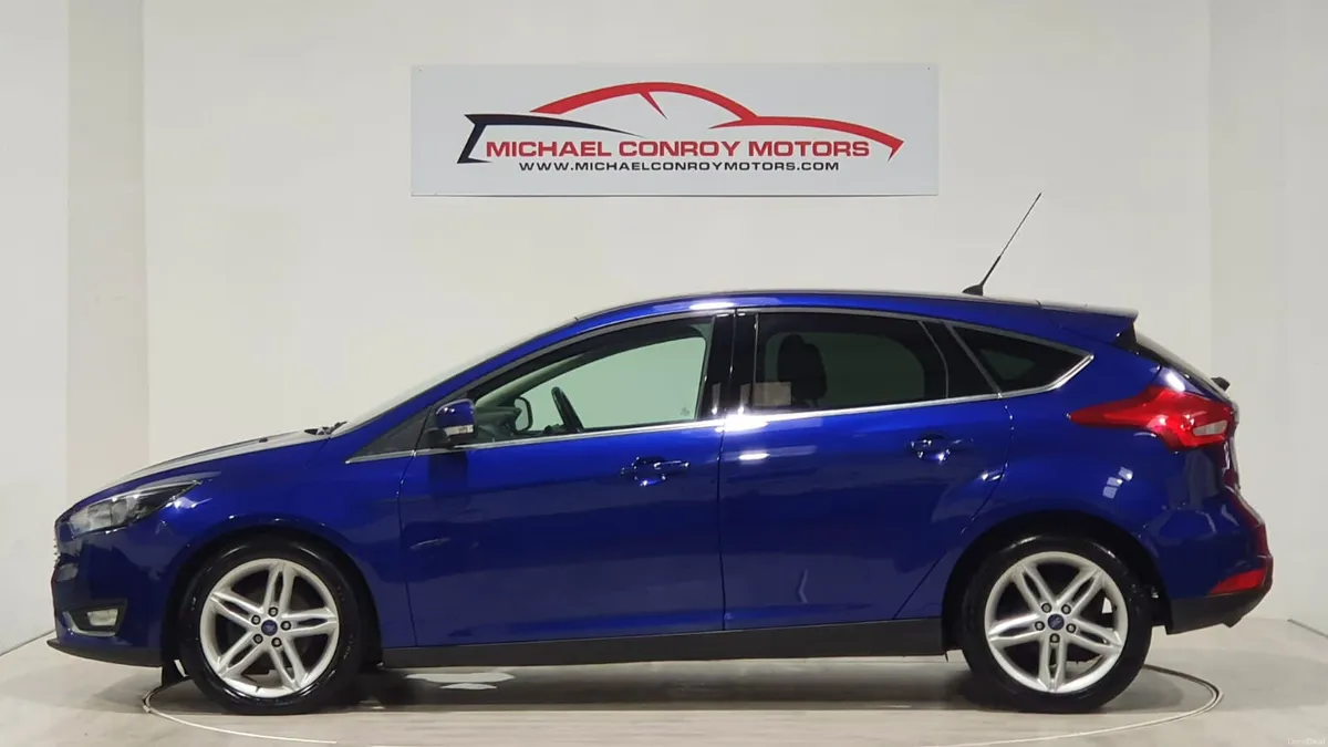 Ford Focus ZETEC- FINANCE AVAILABLE - Image 5