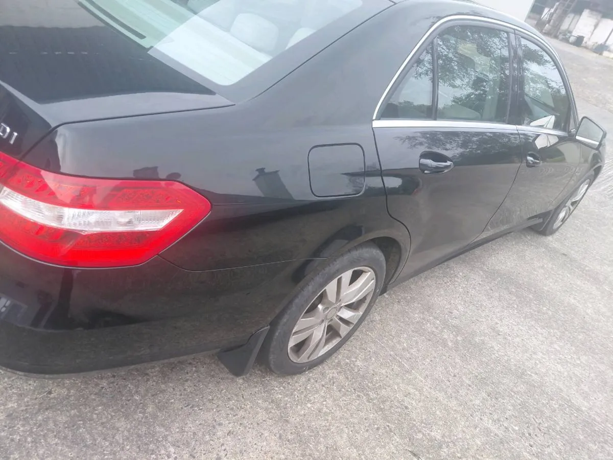 Mercedes Benz - Image 3