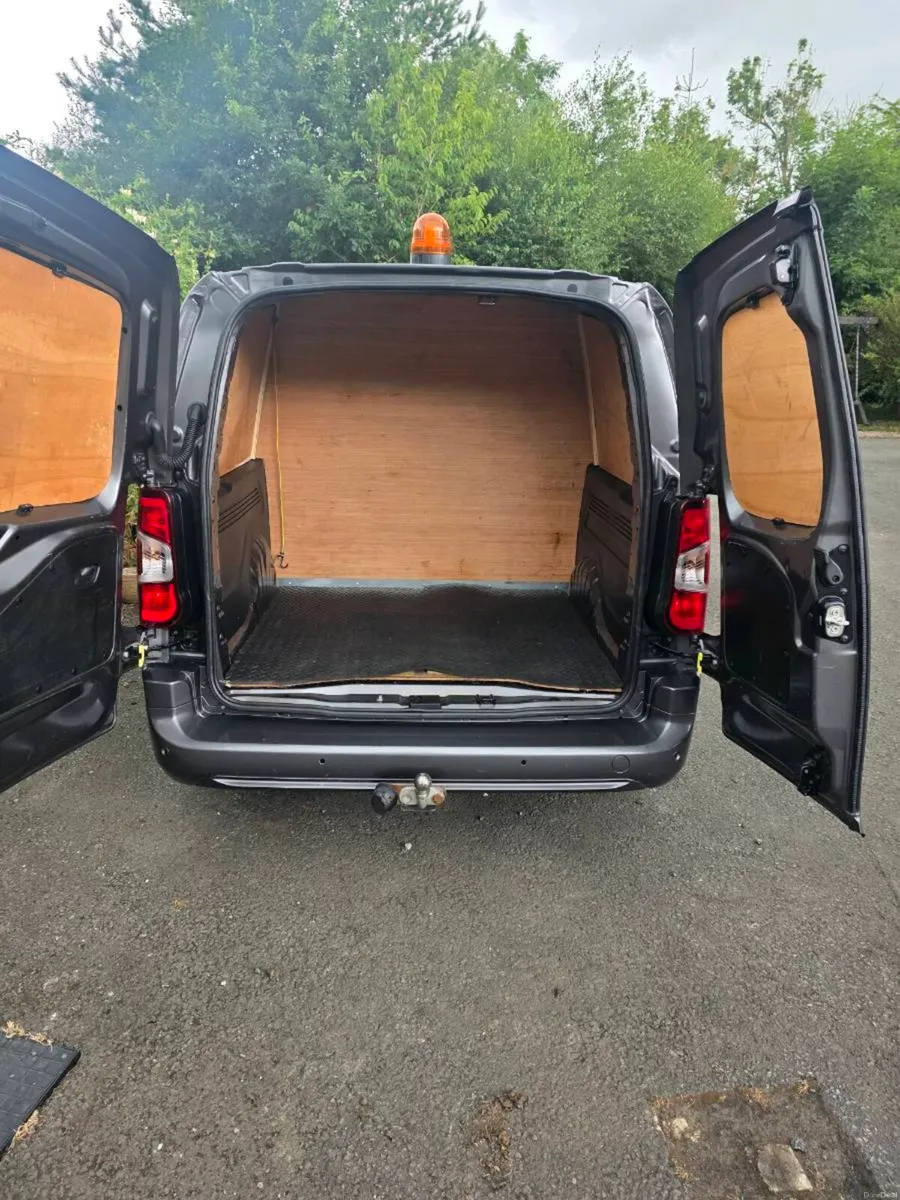 Vauxhall combo 2300  H1 sportive, 5 seats, 1.5TD - Image 5