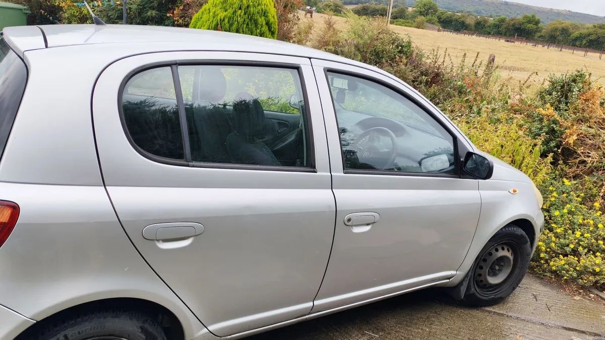 Toyota Yaris 2004 low km - Image 3