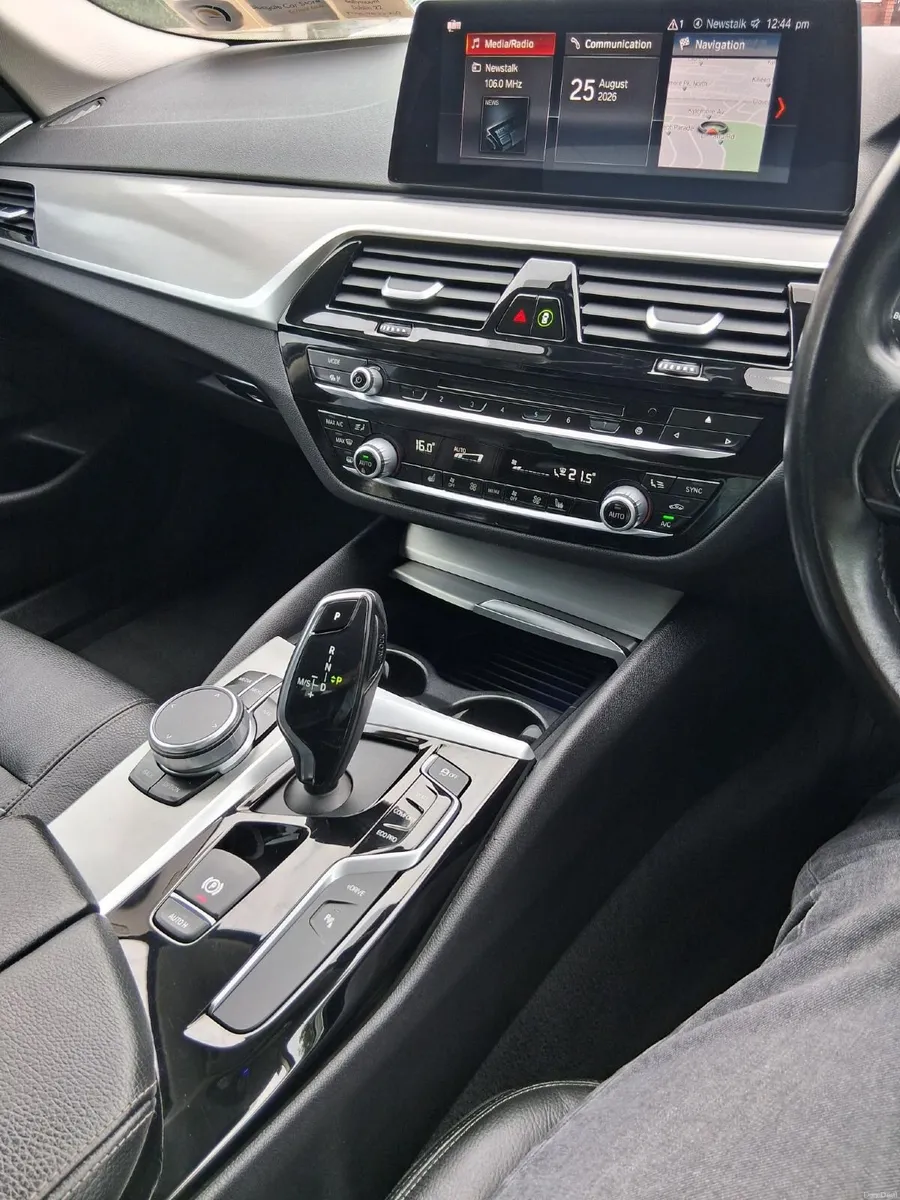 BMW 5-Series 2018 - Image 6