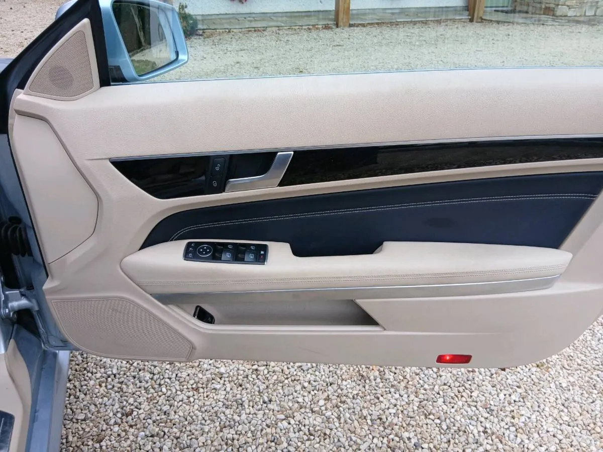 Mercedes E 350 AMG LINE CONVERTIBLE LOW MILEAGE. - Image 6