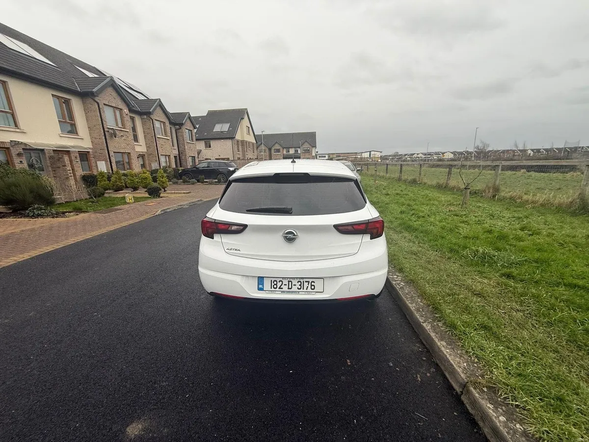 Opel Astra 2018 - Image 2