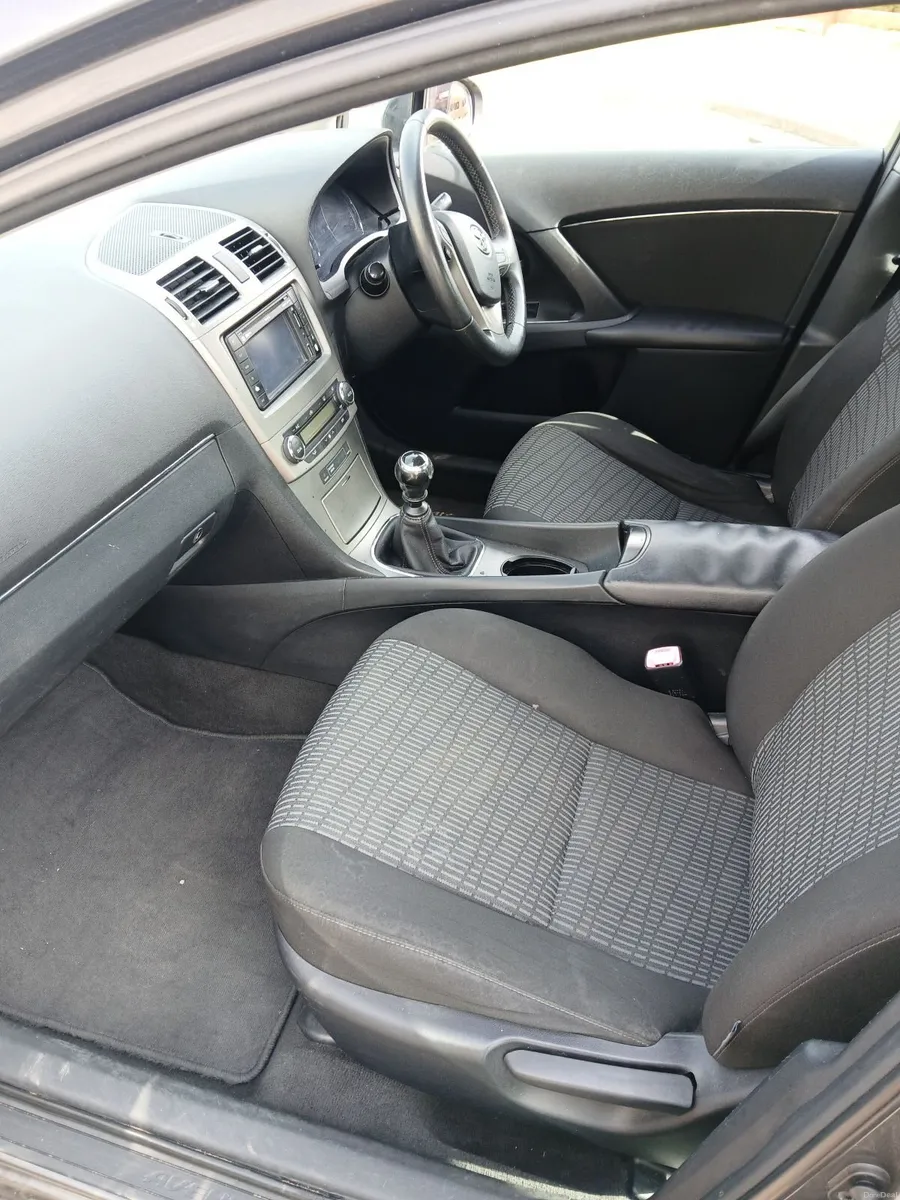 Toyota Avensis 2011 - Image 5
