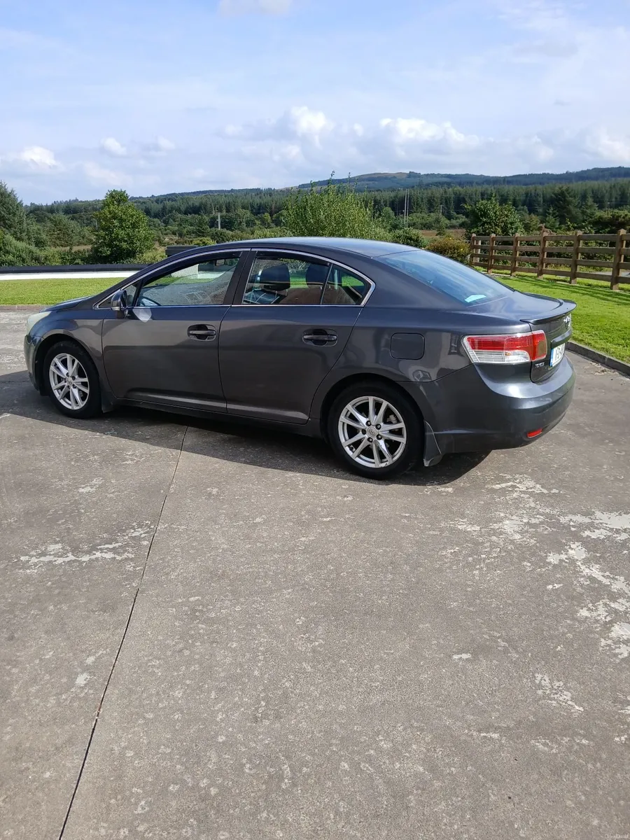 Toyota Avensis 2011 - Image 1