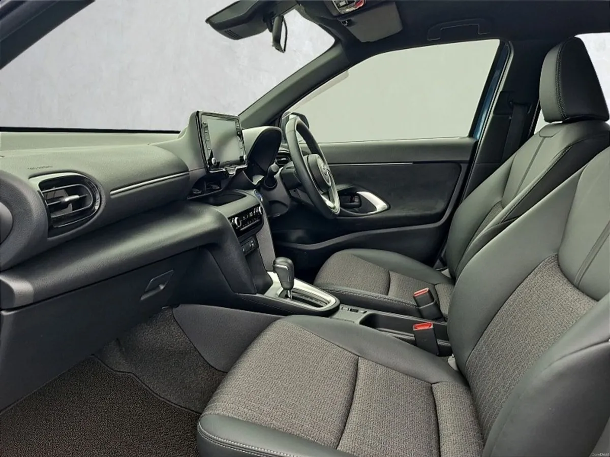 Toyota Yaris Cross ** Z HYBRID ** LOW KMS ** TRINI - Image 6