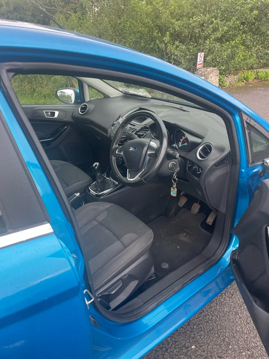 Ford fiesta - Image 5