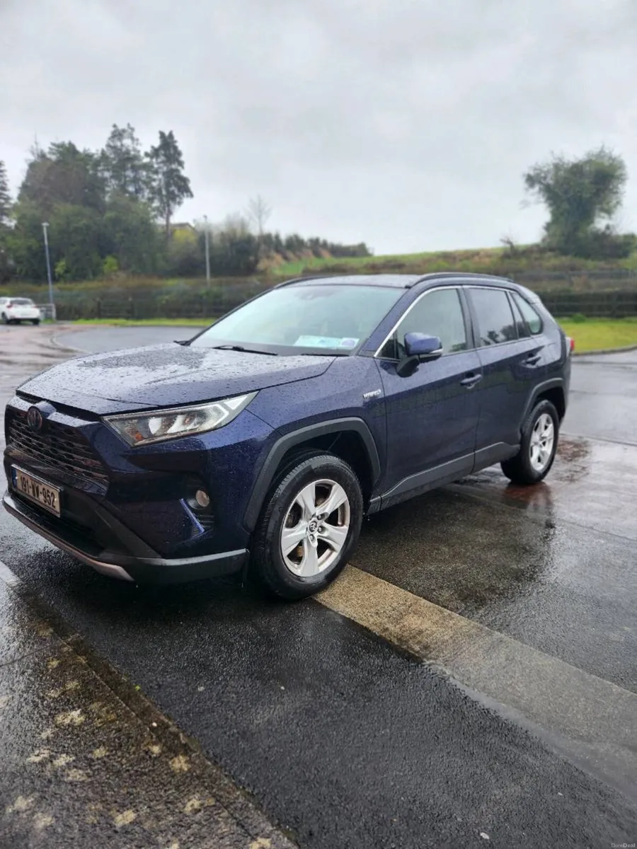 Rav4 2019 Hybrid - Image 2