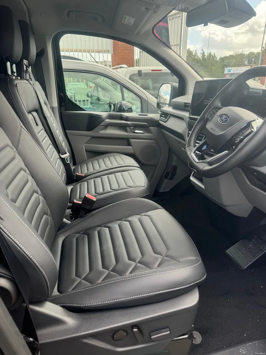 2026 Ford Tourneo Custom PHEV Taxi 9 Seats - Image 3