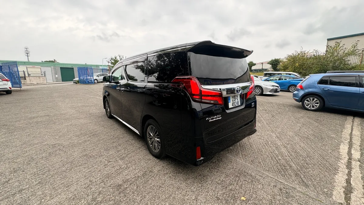 Toyota Alphard 2.5 Hybrid 2023 - Image 4