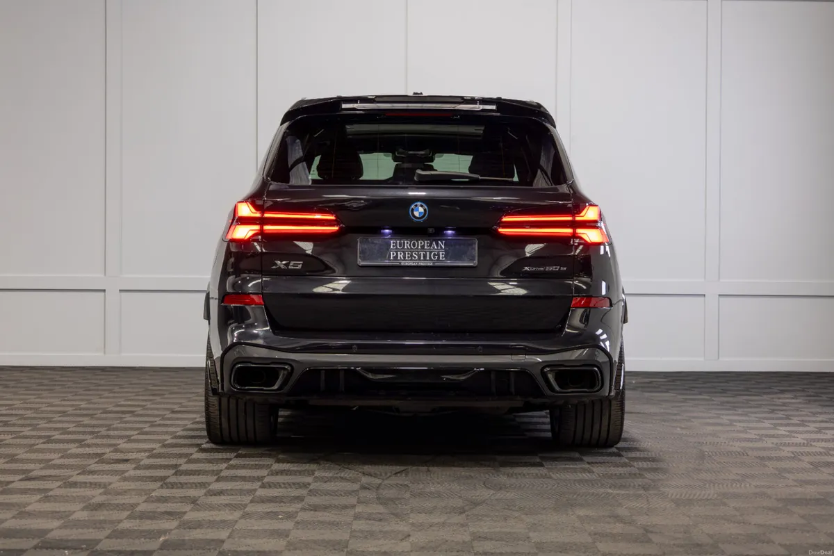 2025 BMW X5 X-Drive 50e M-Sport *Pan Roof - Image 5